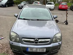 Grau Gebraucht 2004 Opel Signum Kombi | 550 € (Fairer Preis)