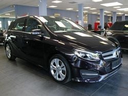 Violett Gebraucht 2015 Mercedes 200 Urban Limousine | 14.780 € (Fairer Preis)