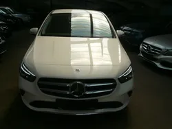 Weiß Gebraucht 2022 Mercedes B220 Van / Kleinbus | 28.390 € (Superpreis)