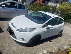 Weiß Gebraucht 2011 Ford Fiesta Ambiente Kleinwagen | 2.400 € (Fairer Preis)