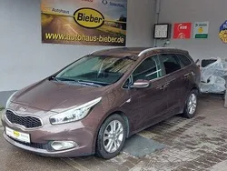 Braun Gebraucht 2013 Kia Ceed Sportswagon Vision Kombi | 4.500 € (Teuer)