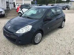Grau Gebraucht 2012 Renault Clio IV Limousine | 4.900 € (Fairer Preis)