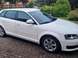 Weiß Gebraucht 2010 Audi A3 Sportback Ambiente Kleinwagen | 5.250 € (Fairer Preis)