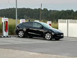 Schwarz Gebraucht 2023 Tesla Model Y Standard Range SUV | 30.000 € (Guter Preis)