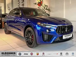 Blu emozione Gebraucht 2022 Maserati Levante SUV | 93.990 €