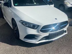 Weiß Gebraucht 2019 Mercedes A200 AMG line Kleinwagen | 20.400 € (Superpreis)