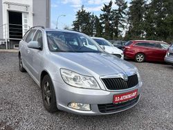 Brilliantsilber metallic Gebraucht 2011 Skoda Octavia Elegance Kombi | 3.600 € (Teuer)