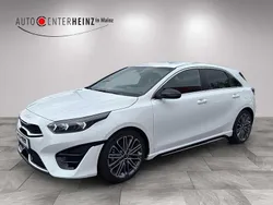 Deluxeweiß metallic Neu 2025 Kia Ceed GT GT-Line Limousine | 31.990 € (Fairer Preis)