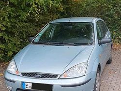 Grün Gebraucht 2003 Ford Focus Ghia Limousine | 700 € (Superpreis)