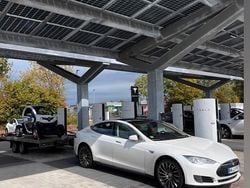 Weiß Gebraucht 2015 Tesla Model S Limousine | 22.000 €