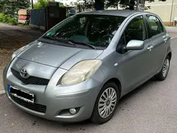 Grau Gebraucht 2010 Toyota Yaris Life Limousine | 2.999 € (Superpreis)