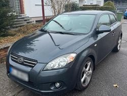 Grün Gebraucht 2008 Kia Ceed Kleinwagen | 2.000 € (Guter Preis)