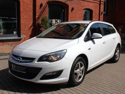 Weiß Gebraucht 2015 Opel Astra Selection Kombi | 3.999 € (Fairer Preis)