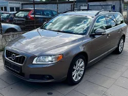 Grau Gebraucht 2010 Volvo V70 Momentum Kombi | 3.850 € (Guter Preis)