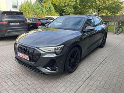 Grau Gebraucht 2019 Audi e-tron S-Line SUV | 20.000 € (Fairer Preis)