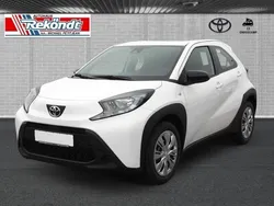 Super white 2 (weiss) Neu 2024 Toyota Aygo Business Edition Kleinwagen | 16.990 €