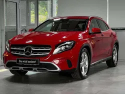 Rot Gebraucht 2017 Mercedes GLA200 Urban SUV | 23.430 € (Etwas zu teuer)