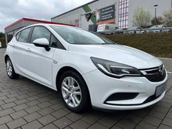 Weiß Gebraucht 2017 Opel Astra Edition Limousine | 5.799 €