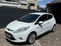 Weiß Gebraucht 2009 Ford Fiesta Titanium Kleinwagen | 3.500 € (Fairer Preis)
