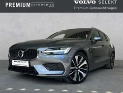 Grau Gebraucht 2020 Volvo V60 Momentum Kombi | 33.973 €