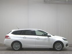 Weiss Gebraucht 2021 Peugeot 308 Allure Kombi | 11.980 € (Guter Preis)