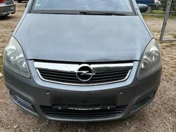 Grau Gebraucht 2005 Opel Zafira Van / Kleinbus | 2.900 €