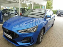Blau Gebraucht 2023 Ford Focus ST Limousine | 26.890 € (Etwas zu teuer)