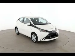 Weiß Gebraucht 2015 Toyota Aygo X-play Kleinwagen | 7.400 € (Fairer Preis)