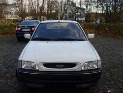 Weiß Gebraucht 1993 Ford Escort Kombi | 500 €