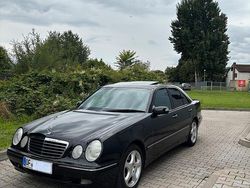 Schwarz Gebraucht 2000 Mercedes E280 Avantgarde Limousine | 5.550 € (Etwas zu teuer)