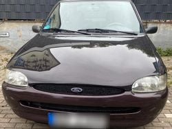 Schwarz Gebraucht 1997 Ford Escort Coupé | 1.000 € (Fairer Preis)