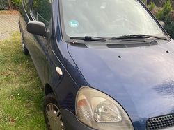 Blau Gebraucht 2002 Toyota Yaris Kleinwagen | 1.400 € (Fairer Preis)