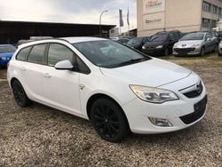 Weiß Gebraucht 2012 Opel Astra Kombi | 2.299 € (Superpreis)