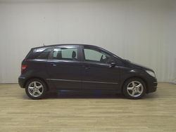 Kosmosschwarz metalliclack Gebraucht 2011 Mercedes B180 Van / Kleinbus | 3.690 € (Superpreis)