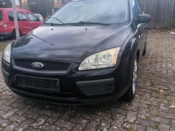 Schwarz Gebraucht 2006 Ford Focus Kombi | 1.700 € (Etwas zu teuer)