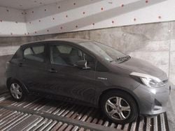 Grau Gebraucht 2013 Toyota Yaris Hybrid Kleinwagen | 9.900 € (Fairer Preis)