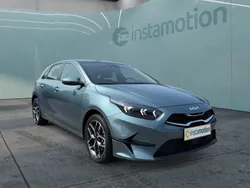 Grau Gebraucht 2023 Kia Ceed Spirit Limousine | 27.090 € (Etwas zu teuer)