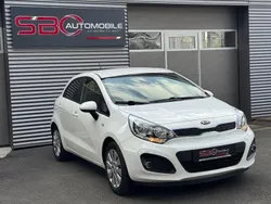 Weiß Gebraucht 2014 Kia Rio FIFA World Cup Edition Limousine | 6.200 € (Fairer Preis)