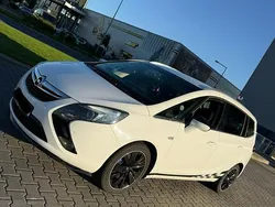 Weiß Gebraucht 2012 Opel Zafira Van / Kleinbus | 4.950 € (Etwas zu teuer)