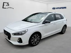 Weiß Gebraucht 2017 Hyundai i30 Intro Edition Limousine | 10.990 € (Fairer Preis)