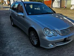 Silber Gebraucht 2005 Mercedes C320 Kombi | 2.600 €