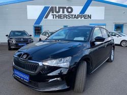 Schwarz (metallic) Gebraucht 2023 Skoda Scala Ambition Kleinwagen | 19.890 € (Guter Preis)
