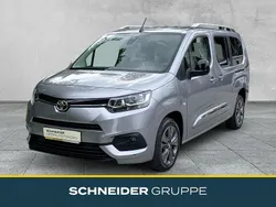 Silber Gebraucht 2021 Toyota Verso Van / Kleinbus | 26.890 €