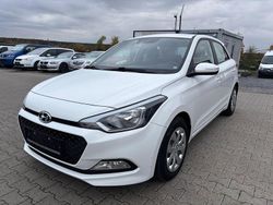Weiß Gebraucht 2018 Hyundai i20 Limousine | 10.999 € (Fairer Preis)