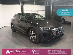 Grau Gebraucht 2024 Audi Q8 e-tron Advanced SUV | 57.390 € (Guter Preis)