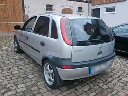 Silber Gebraucht 2003 Opel Corsa Kleinwagen | 1.500 €