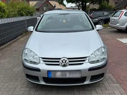 Silber Gebraucht 2005 VW Golf IV Comfortline Limousine | 2.950 € (Etwas zu teuer)