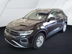 Deep black perleffekt Gebraucht 2024 VW T-Roc Life SUV | 22.950 € (Fairer Preis)