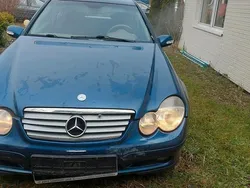 Blau Gebraucht 2002 Mercedes C180 Coupé | 800 €