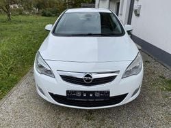 Weiß Gebraucht 2011 Opel Astra Selection Kleinwagen | 2.700 € (Guter Preis)